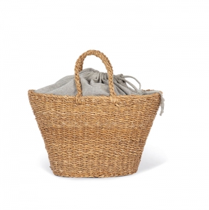 Cesta entran�ada � m�o