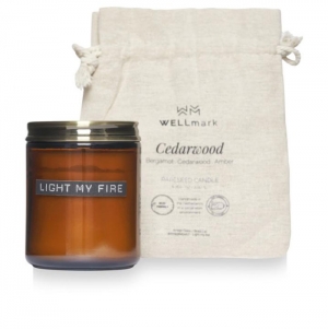 Vela m�dia com aroma de madeira de cedro 'Wellmark'
